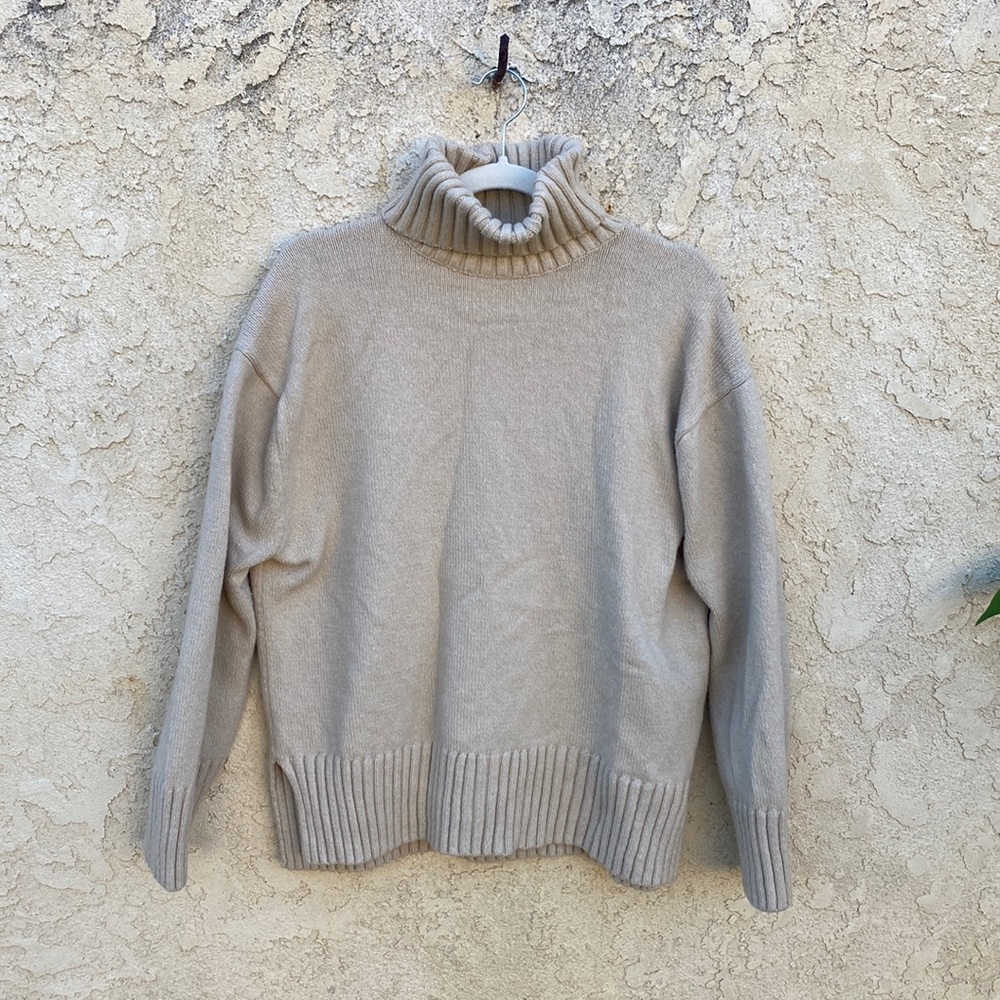 H&M oatmeal oversized turtleneck sweater size S
